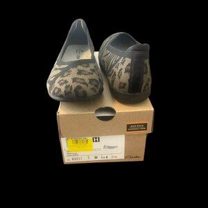 NIB Clarks Cloudsteppers Carly Wish in Dark Olive Slip-On  7 WIDE ZL729